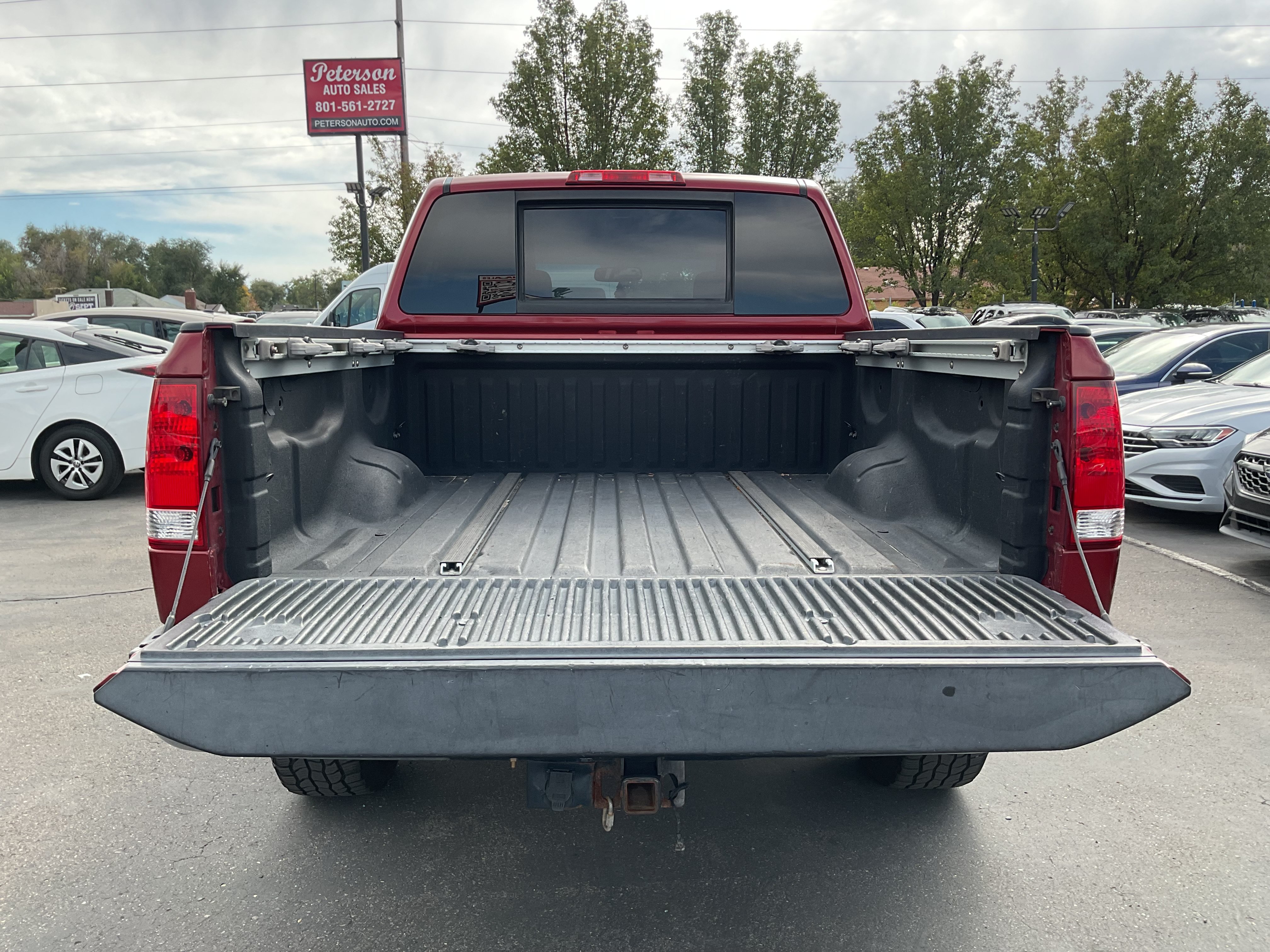Used 2013 Nissan Titan SV w/ SV Premium Utility Pkg AWD/4WD image 19