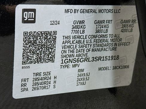 Used 2025 Chevrolet Suburban High Country AWD/4WD image 34