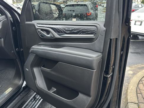 Used 2021 GMC Yukon Denali w/ Denali Premium Package image 12