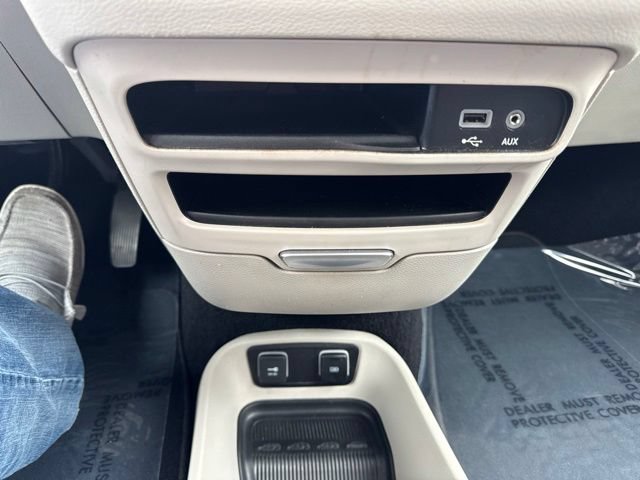 Used 2020 Chrysler Pacifica Touring-L FWD image 47