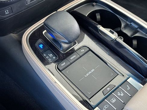 Used 2022 Lexus LS 500 w/ Interior Upgrade Package RWD image 25
