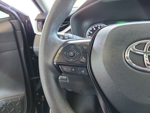 Used 2021 Toyota RAV4 XLE image 17