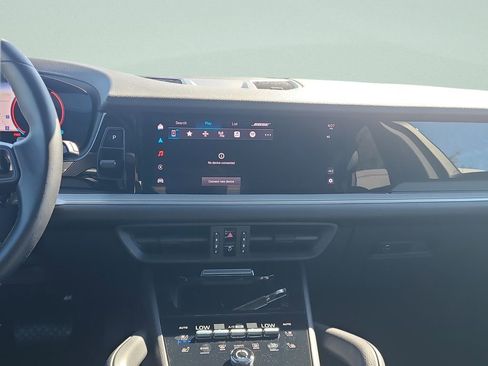 Used 2024 Porsche Cayenne image 19