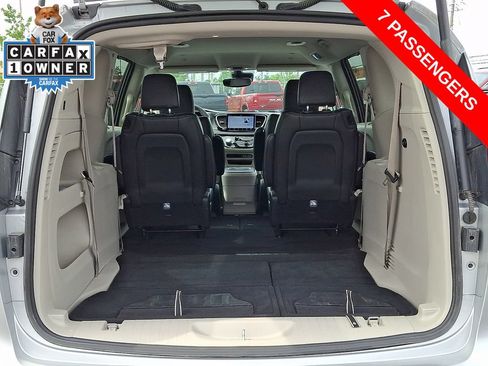 Used 2024 Chrysler Pacifica Touring-L FWD image 29