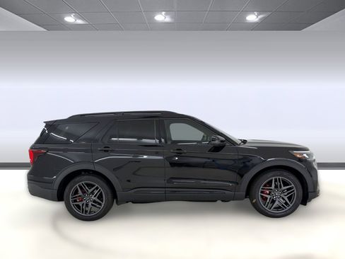 Certified 2025 Ford Explorer ST image 8