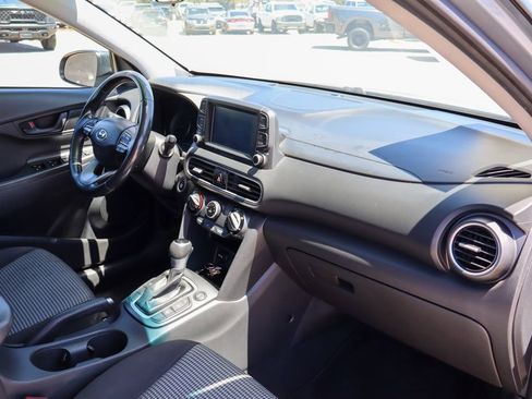 Used 2018 Hyundai Kona SEL AWD/4WD image 16