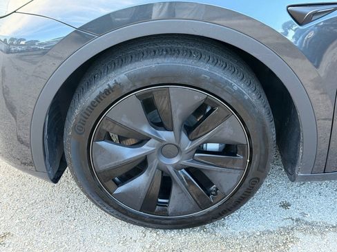 Used 2025 Tesla Model Y Long Range AWD/4WD image 19