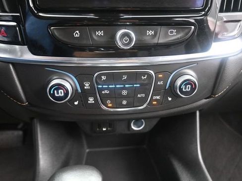 Used 2021 Chevrolet Traverse LT FWD image 11
