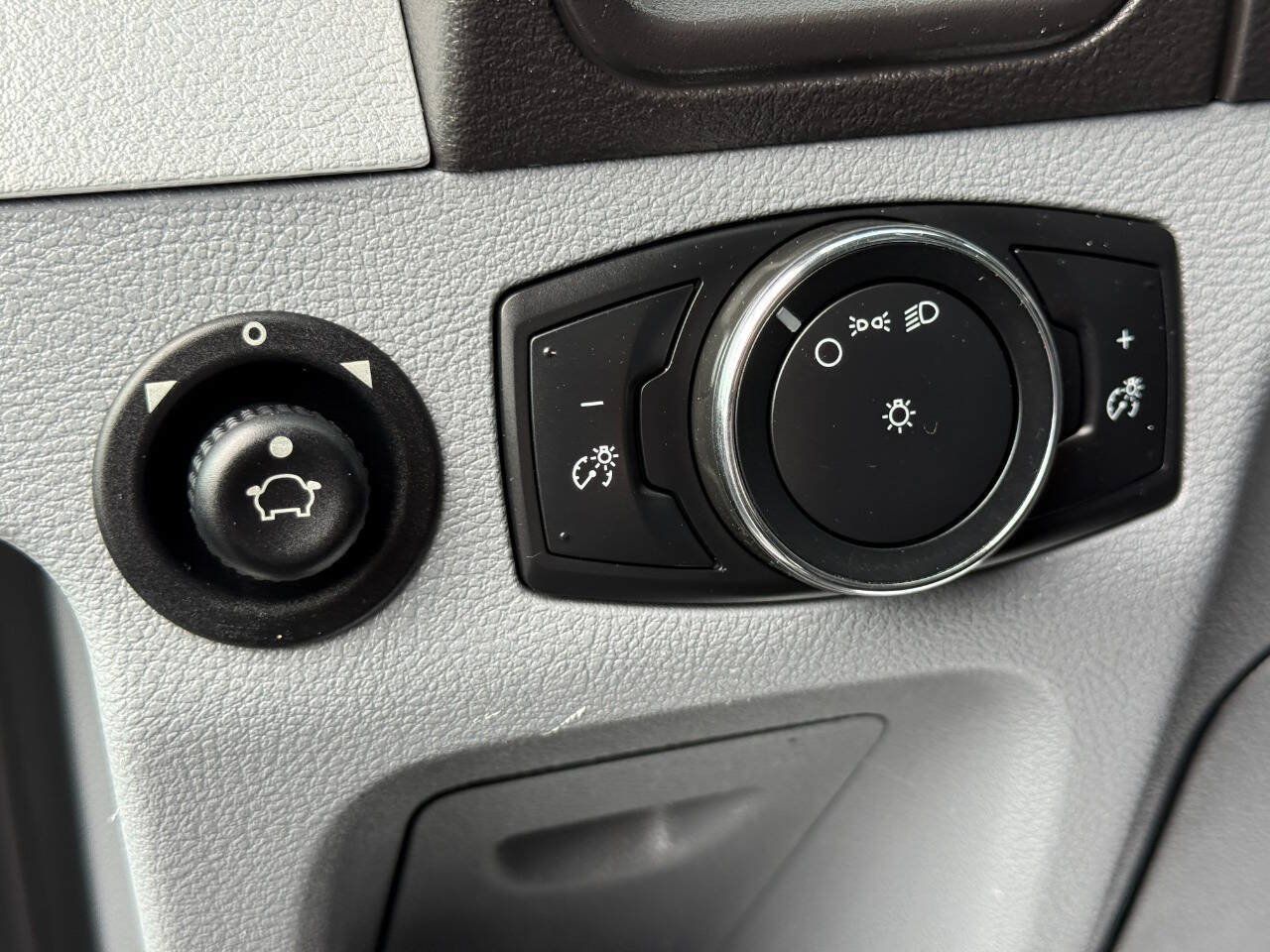 Used 2015 Ford Transit 250 138 w/ Interior Upgrade Package RWD image 15