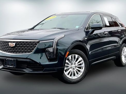 Used 2024 Cadillac XT4 Luxury w/ Cold Weather Package image 12