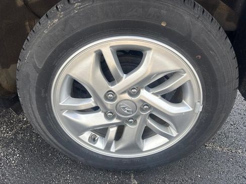 Used 2021 Hyundai Venue SE FWD image 18