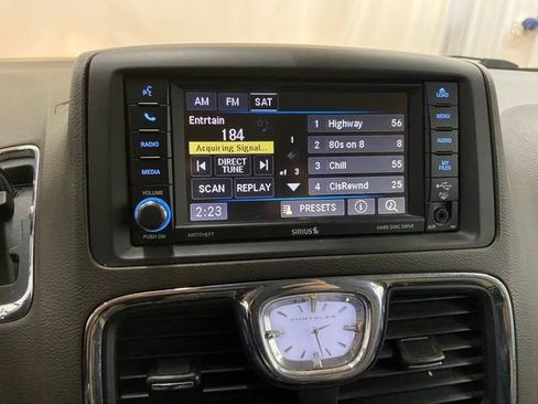 Used 2014 Chrysler Town & Country Touring image 45