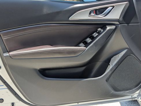 Used 2018 MAZDA MAZDA3 Touring FWD image 15
