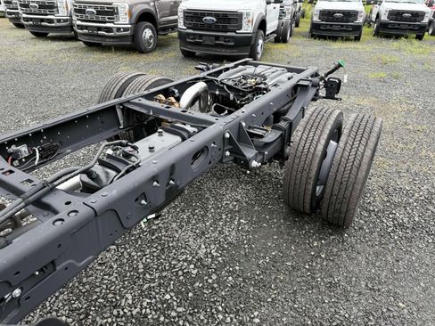 New 2025 Ford F550 4x4 SuperCab Super Duty image 11