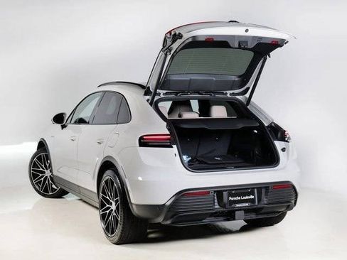 New 2026 Porsche Macan 4S Electric AWD/4WD image 34