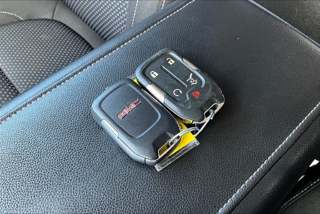 Used 2020 GMC Acadia SLE w/ Driver Convenience Package FWD image 35