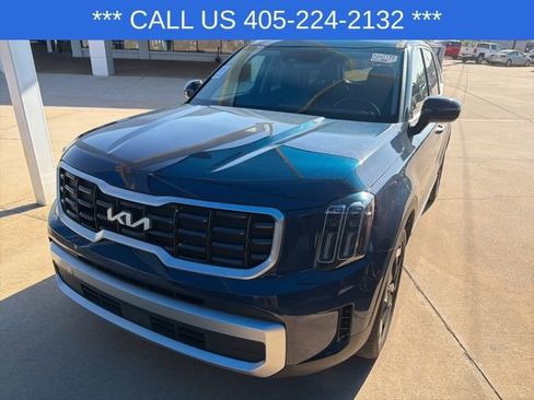 Used 2025 Kia Telluride S image 2