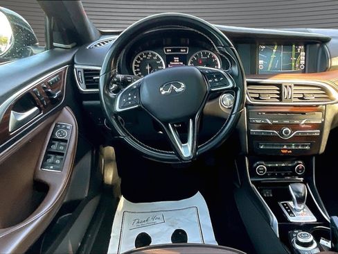 Used 2018 INFINITI QX30 Premium w/ Technology Package AWD/4WD image 8