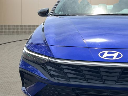 Used 2025 Hyundai Elantra Sport FWD image 42