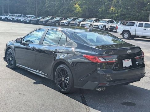 Used 2025 Toyota Camry SE image 5