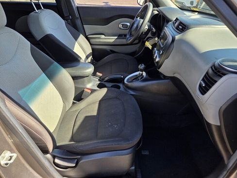 Used 2017 Kia Soul FWD image 16