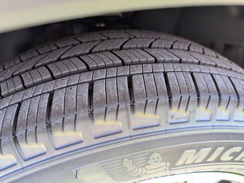 New 2026 Ford Explorer ST-Line image 19