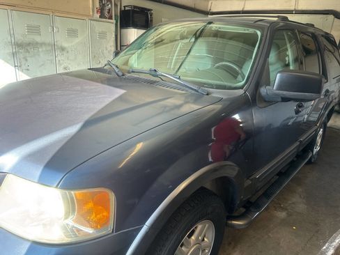 Used 2004 Ford Expedition XLT image 4