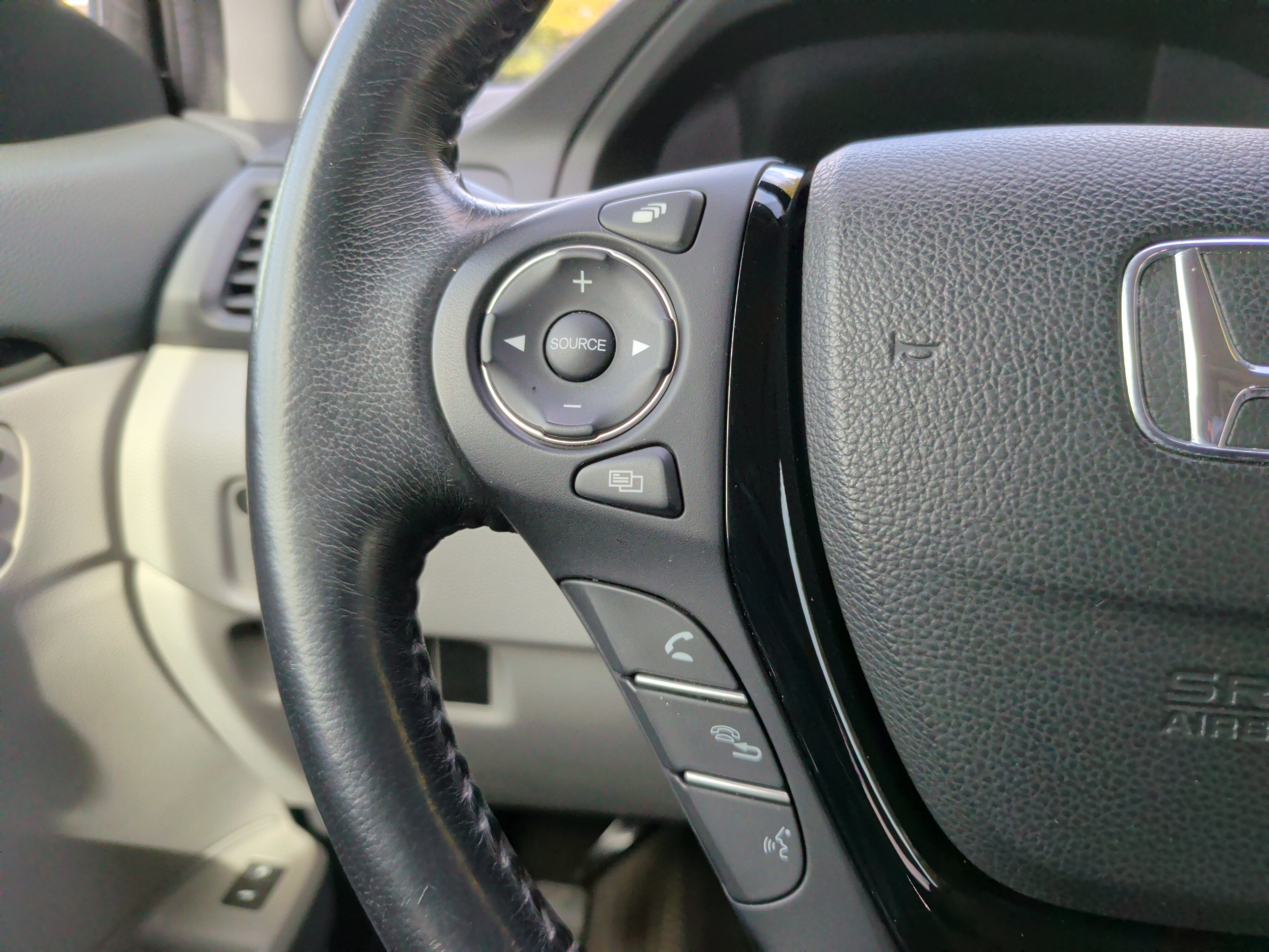 Used 2016 Honda Pilot Touring image 22