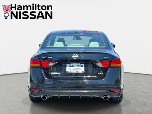 Used 2024 Nissan Altima 2.5 SV w/ SV Premium Package AWD/4WD image 3