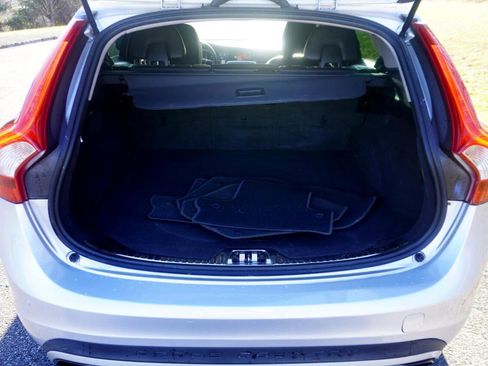 Used 2018 Volvo V60 T5 Cross Country w/ Convenience Package image 32