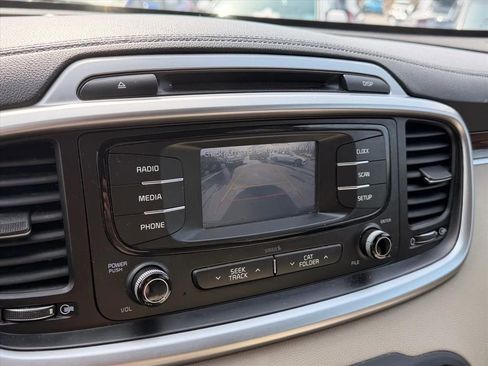 Used 2017 Kia Sorento LX image 22