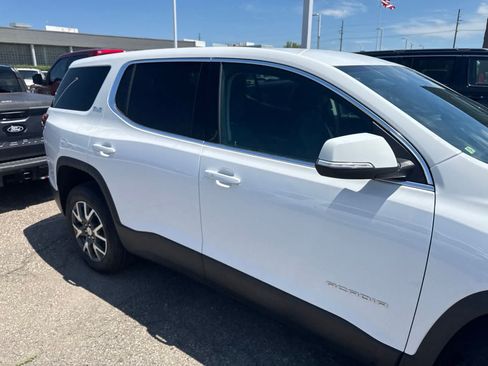 Used 2021 GMC Acadia SLE w/ LPO, Floor Liner Package AWD/4WD image 8