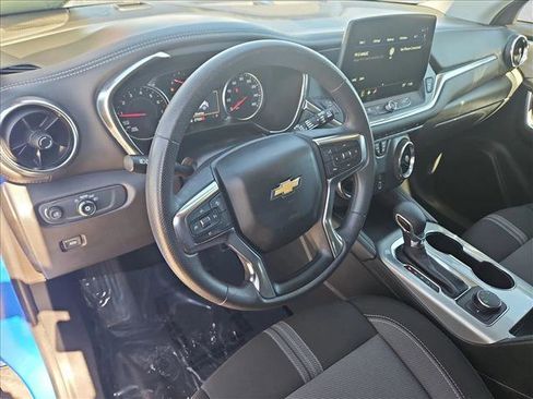 Used 2025 Chevrolet Blazer LT AWD/4WD image 10