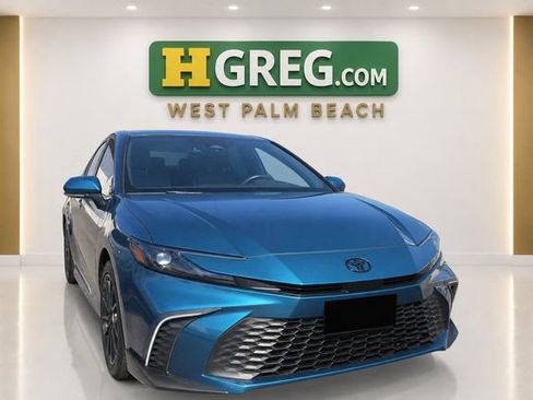 Used 2025 Toyota Camry SE FWD image 7
