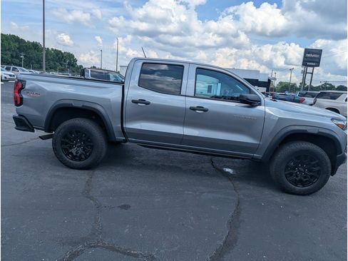 Used 2024 Chevrolet Colorado Trail Boss w/ Advanced Trailering Package AWD/4WD image 2