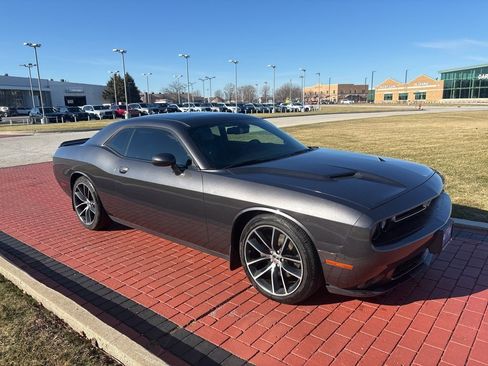 Used 2016 Dodge Challenger SXT Plus image 2
