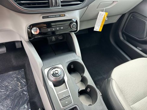 New 2025 Ford Escape SE w/ Class II Trailer Tow Package image 63
