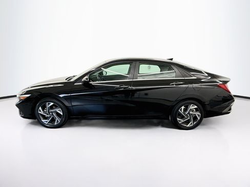 Used 2025 Hyundai Elantra SEL FWD image 4