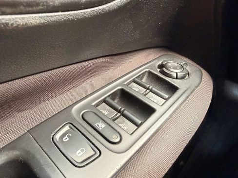 Used 2017 Jeep Renegade Altitude FWD image 25