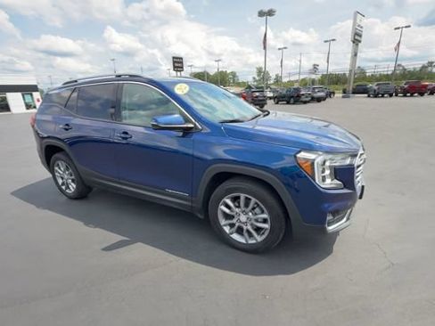 Certified 2022 GMC Terrain SLT AWD/4WD image 2