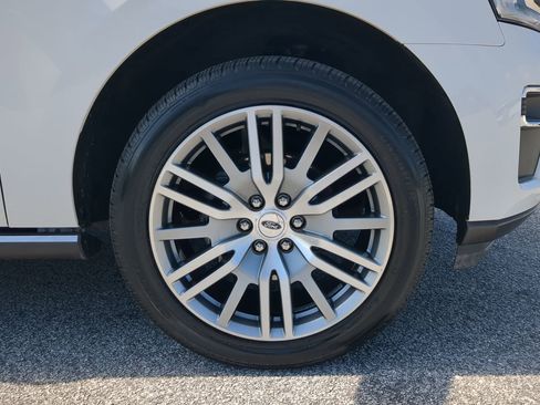 Certified 2022 Ford Expedition Max Limited RWD image 9