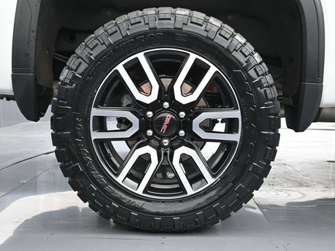 Used 2023 GMC Sierra 1500 AT4 w/ Technology Package AWD/4WD image 18