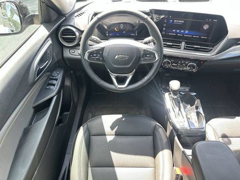 Used 2026 Chevrolet Trax ACTIV w/ Sunroof Package FWD image 17
