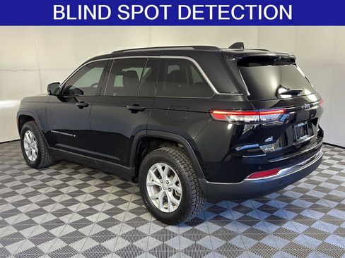 Used 2023 Jeep Grand Cherokee Limited w/ Luxury Tech Group II image 7