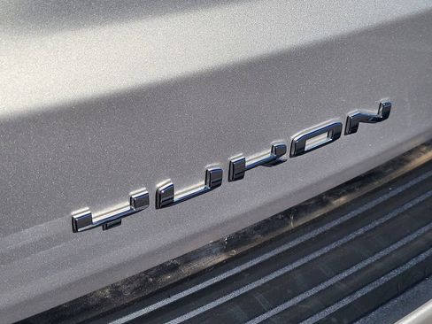 Used 2022 GMC Yukon SLT w/ SLT Luxury Package image 8