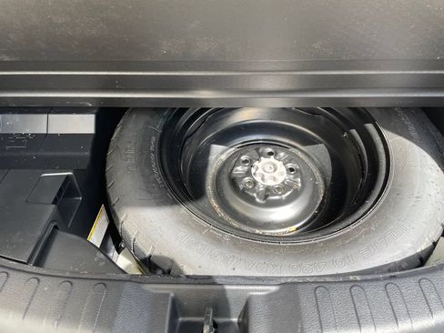 Used 2016 Toyota RAV4 XLE AWD/4WD image 9