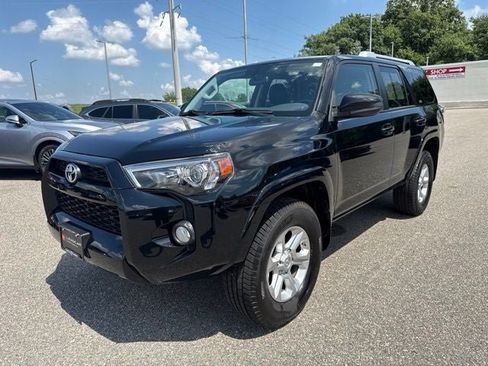 Used 2018 Toyota 4Runner SR5 AWD/4WD image 5