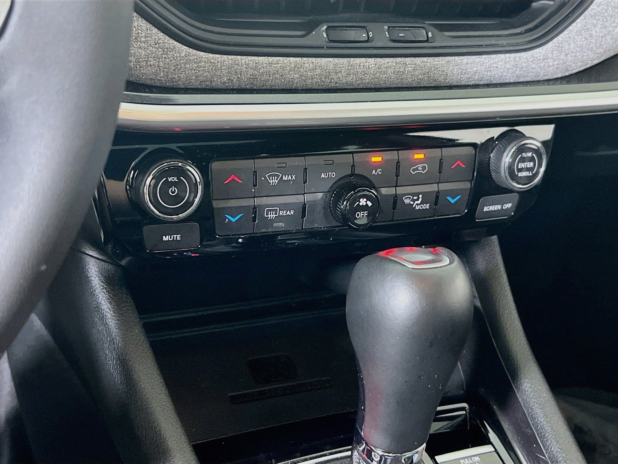 Used 2023 Jeep Compass Latitude w/ Sun and Sound Group AWD/4WD image 15
