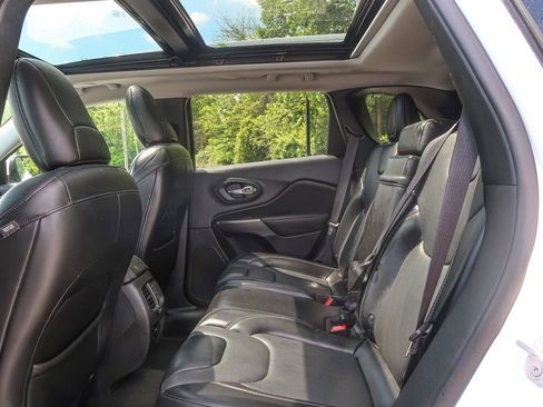 Used 2019 Jeep Cherokee Limited AWD/4WD image 22