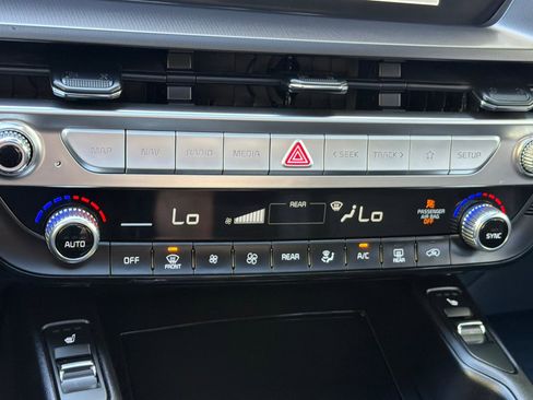 Used 2025 Kia Telluride S AWD/4WD image 22